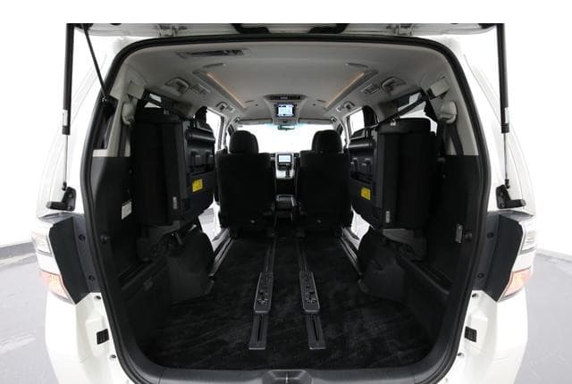 2010 Toyota Vellfire JDM car for sale — photo 8 of 25