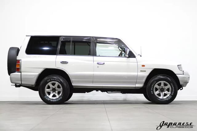 1997 Mitsubishi Pajero JDM car for sale — photo 5 of 25