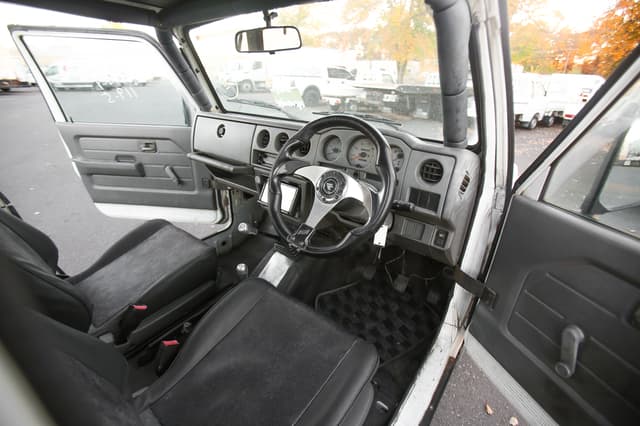 1998 Suzuki Jimny JDM car for sale — photo 9 of 10