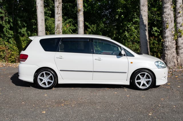 2001 Toyota Ipsum JDM car for sale — photo 8 of 15