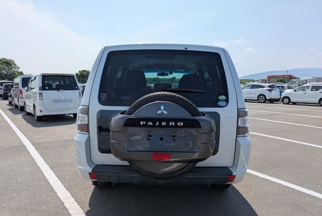 2011 Mitsubishi Pajero JDM car for sale — photo 4 of 25