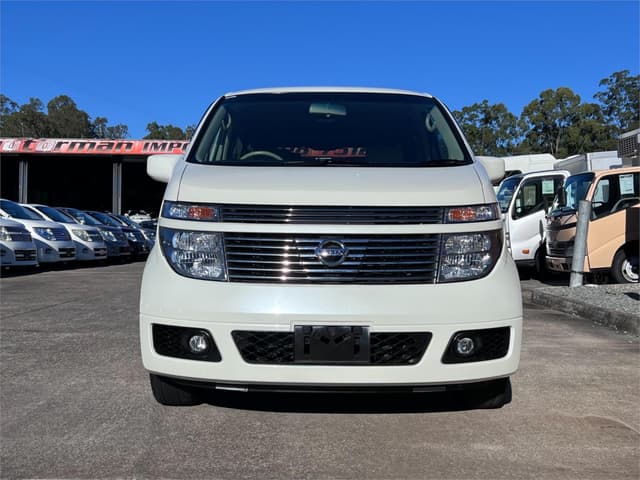 2003 Nissan Elgrand JDM car for sale — photo 2 of 16