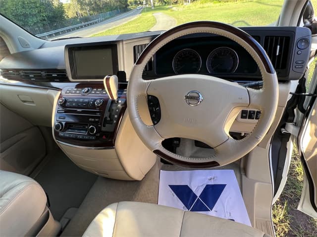 2005 Nissan Elgrand JDM car for sale — photo 12 of 16