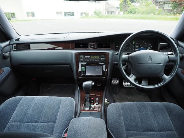 1995 Toyota Crown JDM car for sale — photo 11 of 17