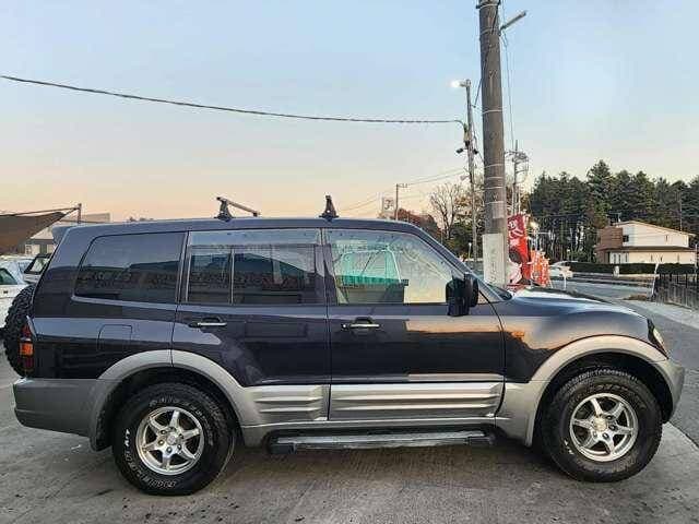 2001 Mitsubishi Pajero JDM car for sale — photo 3 of 20