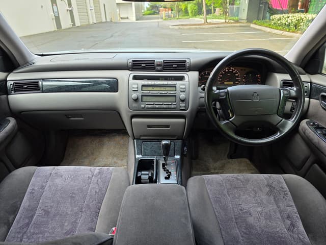 2000 Toyota Crown JDM car for sale — photo 10 of 14