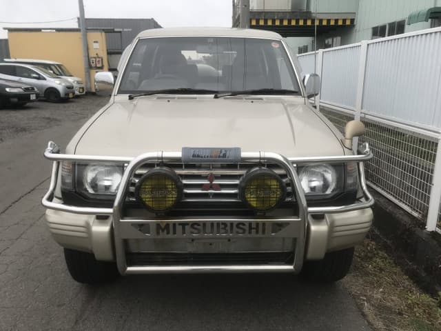 1992 Mitsubishi Pajero JDM car for sale — photo 2 of 5