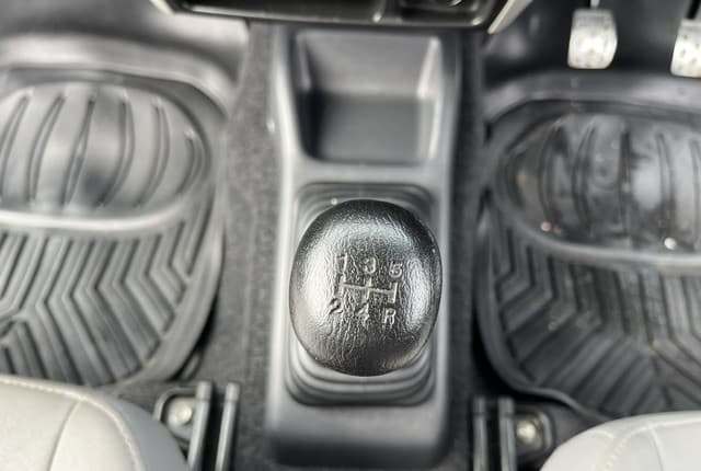 2009 Suzuki Jimny JDM car for sale — photo 16 of 25