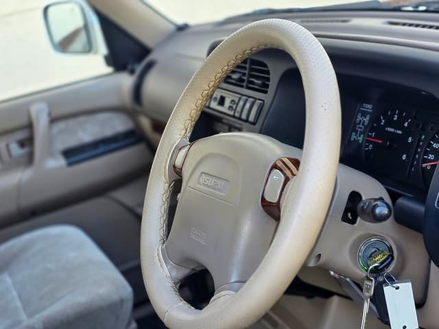 2000 Isuzu Bighorn JDM car for sale — photo 21 of 24