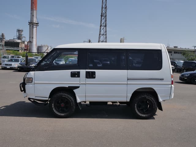 1994 Mitsubishi Delica JDM car for sale — photo 6 of 24