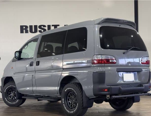 2001 Mitsubishi Delica JDM car for sale — photo 3 of 11