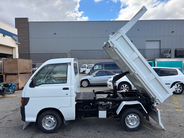 1997 Daihatsu Hijet JDM car for sale — photo 3 of 25
