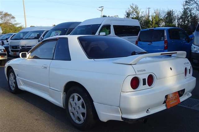 1992 Nissan Skyline JDM car for sale — photo 10 of 24