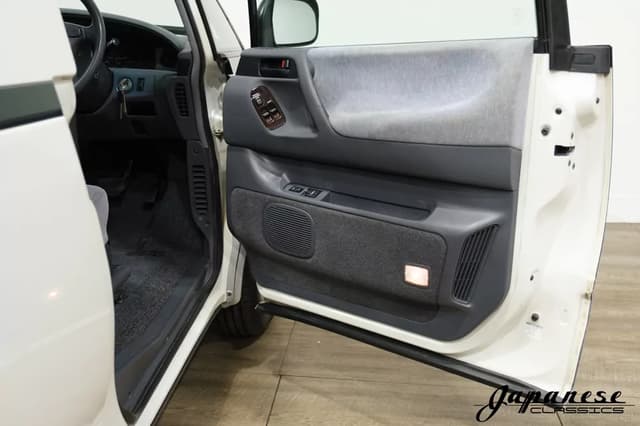 1998 Toyota Estima JDM car for sale — photo 22 of 25