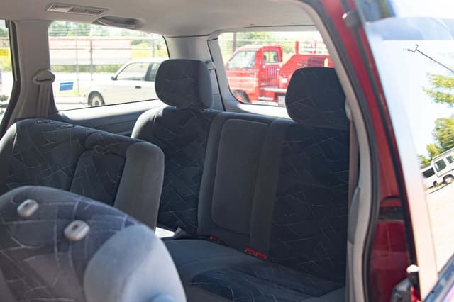 2000 Toyota Estima JDM car for sale — photo 11 of 14