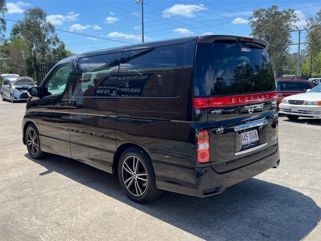 2009 Nissan Elgrand JDM car for sale — photo 8 of 16