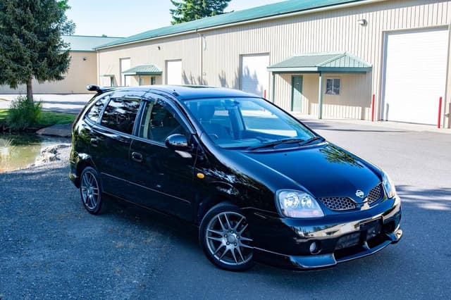 1999 Nissan Tino JDM car for sale — photo 2 of 23