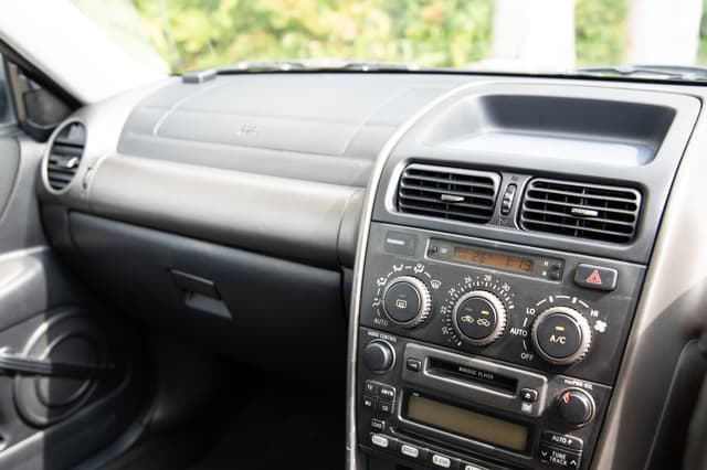 1998 Toyota Altezza JDM car for sale — photo 11 of 12