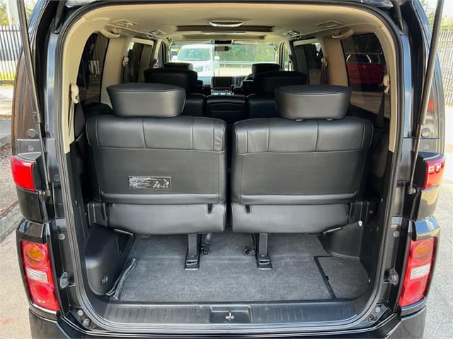 2008 Nissan Elgrand JDM car for sale — photo 15 of 16