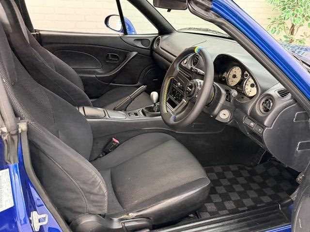 2000 Mazda Roadster (Eunos Roadster / MX-5) JDM car for sale — photo 11 of 16