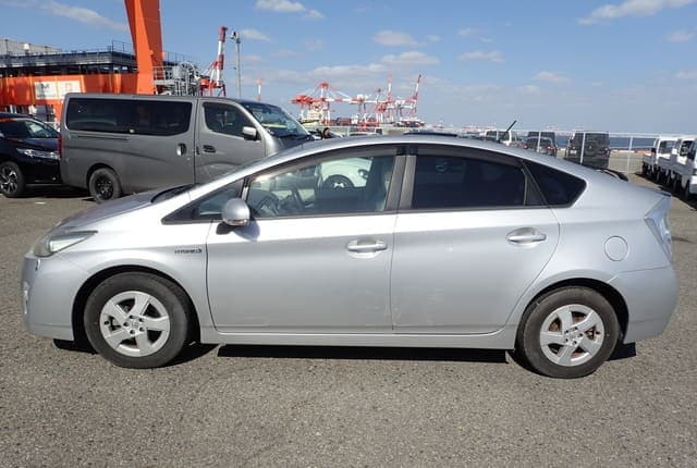 2010 Toyota Prius JDM car for sale — photo 2 of 25