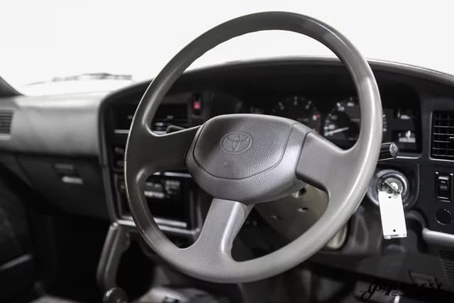 1996 Toyota Hilux JDM car for sale — photo 12 of 25