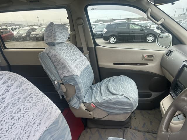 2001 Toyota Grand Hiace JDM car for sale — photo 15 of 25