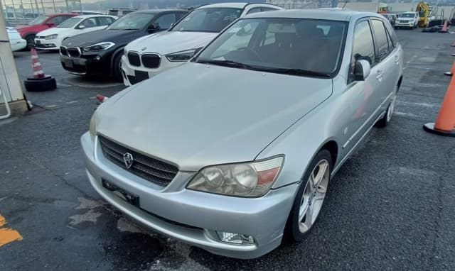 2001 Toyota Altezza JDM car for sale — photo 2 of 20