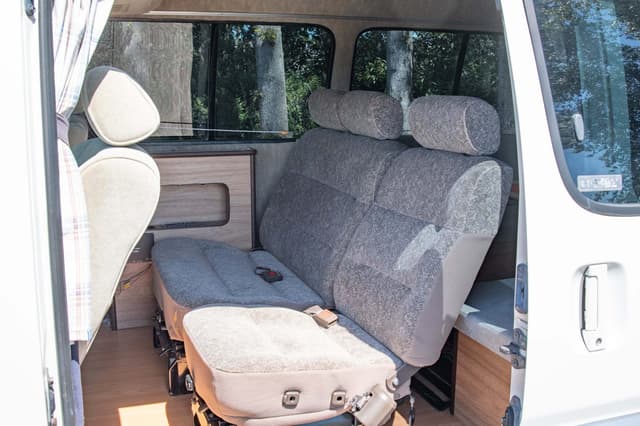 2001 Toyota Grand Hiace JDM car for sale — photo 11 of 19