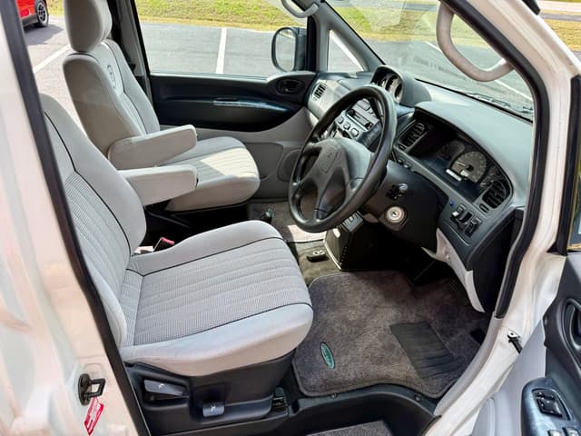 2000 Mitsubishi Delica JDM car for sale — photo 14 of 24