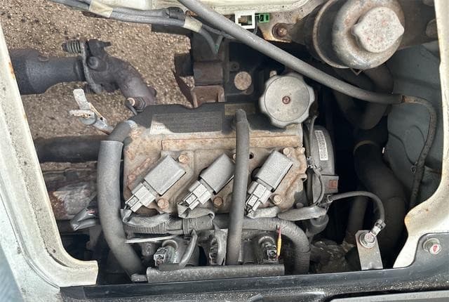 2004 Mitsubishi Minicab JDM car for sale — photo 17 of 25