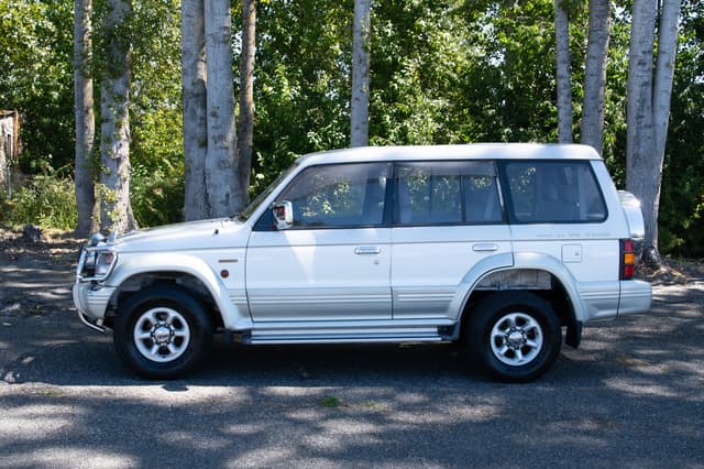 1994 Mitsubishi Pajero JDM car for sale — photo 7 of 15