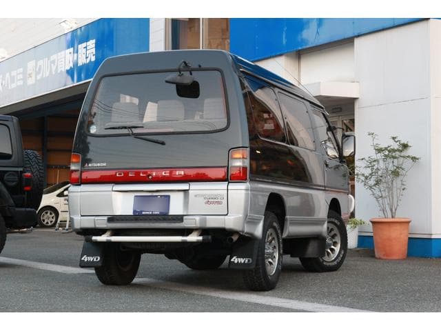 1992 Mitsubishi Delica JDM car for sale — photo 18 of 25