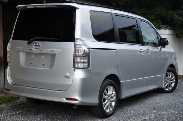2010 Toyota Voxy JDM car for sale — photo 3 of 25