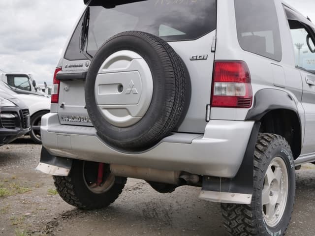 2001 Mitsubishi Pajero JDM car for sale — photo 18 of 25