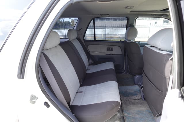 1999 Toyota Hilux Surf JDM car for sale — photo 16 of 19