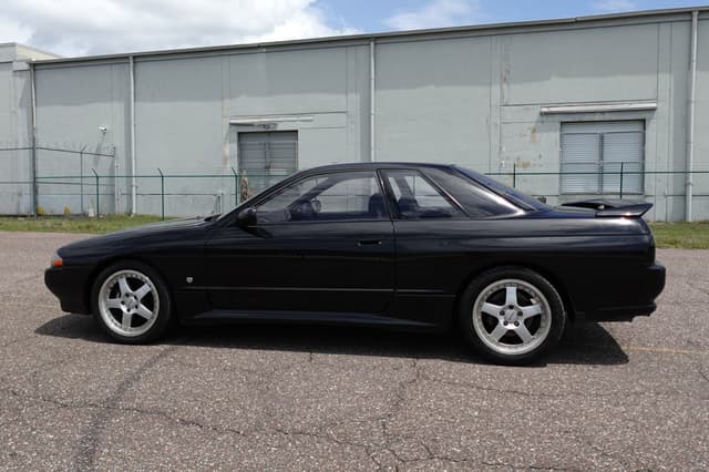 1989 Nissan Skyline JDM car for sale — photo 12 of 20