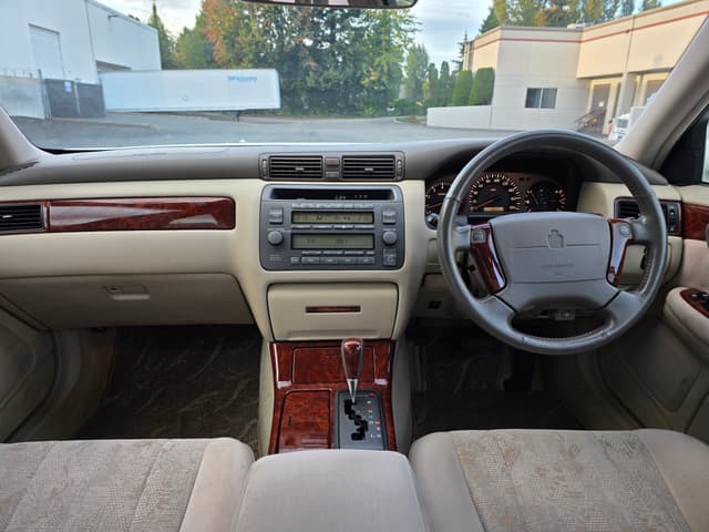 1999 Toyota Crown JDM car for sale — photo 10 of 13