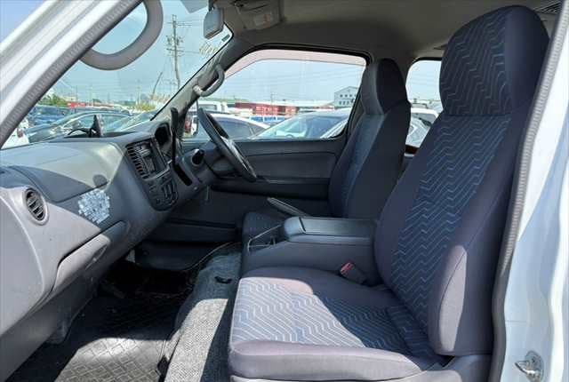 2007 Nissan Caravan JDM car for sale — photo 18 of 25