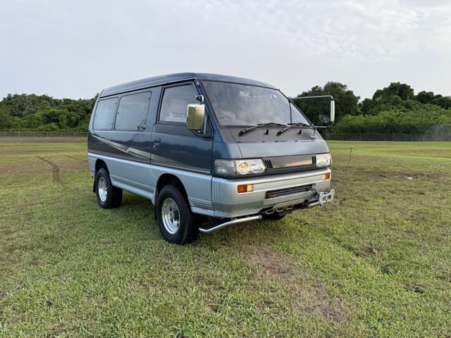1993 Mitsubishi Delica JDM car for sale — photo 8 of 16