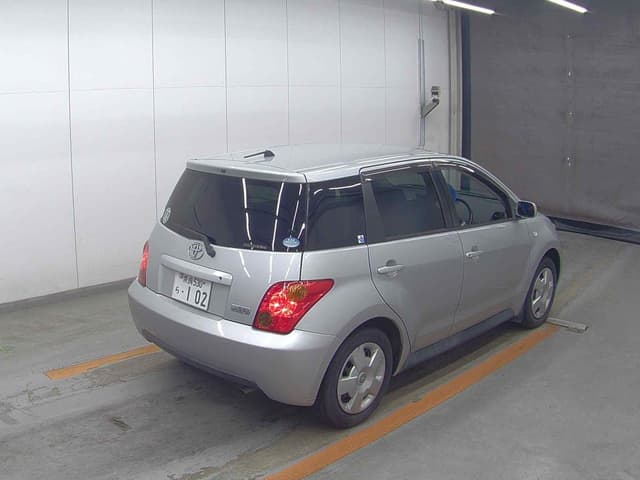 2004 Toyota Ist JDM car for sale — photo 2 of 6