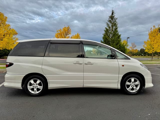 2000 Toyota Estima JDM car for sale — photo 9 of 25