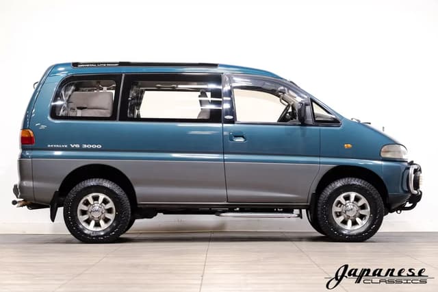 1994 Mitsubishi Delica JDM car for sale — photo 5 of 25