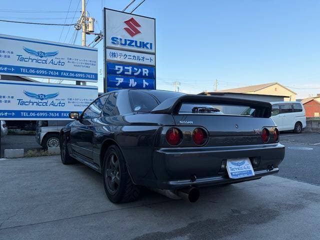 1989 Nissan Skyline JDM car for sale — photo 8 of 19