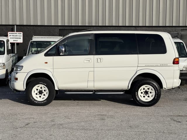 2000 Mitsubishi Delica JDM car for sale — photo 5 of 25