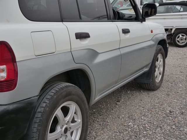 1999 Mitsubishi Pajero JDM car for sale — photo 17 of 25