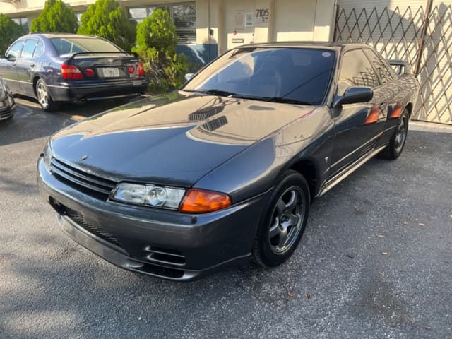 1990 Nissan Skyline JDM car for sale — photo 3 of 4