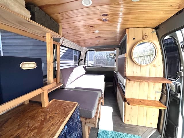1991 Toyota HiAce JDM car for sale — photo 9 of 29