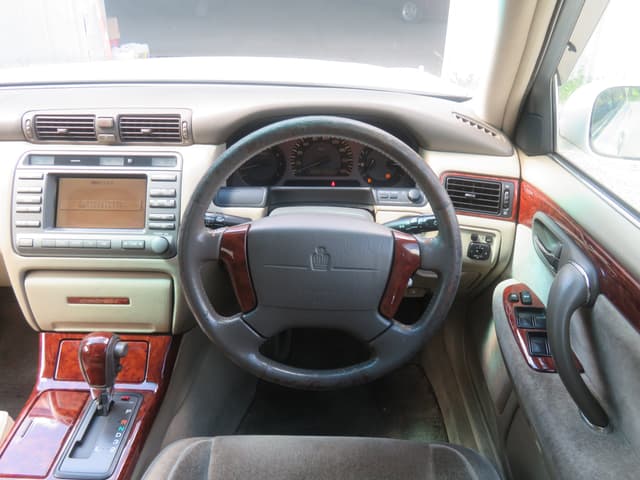 2000 Toyota Crown JDM car for sale — photo 11 of 25