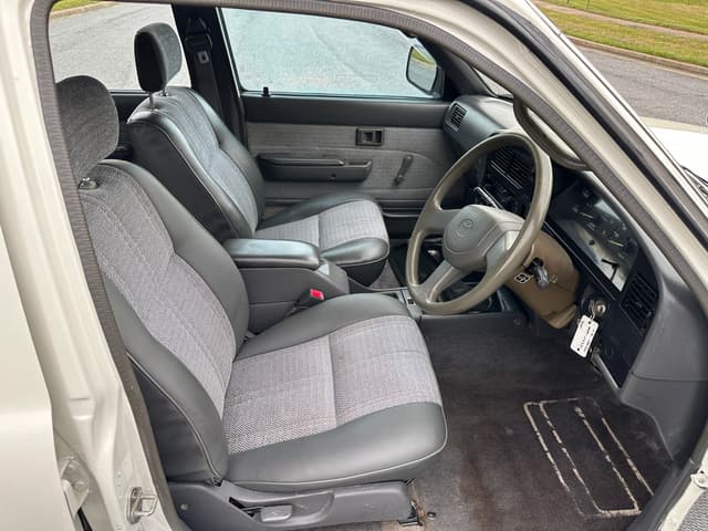 1992 Toyota Hilux JDM car for sale — photo 15 of 20
